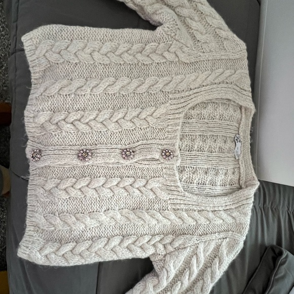 Zara Cream Cardigan with Intricate Cable Knit Design - Picture 2 of 5
